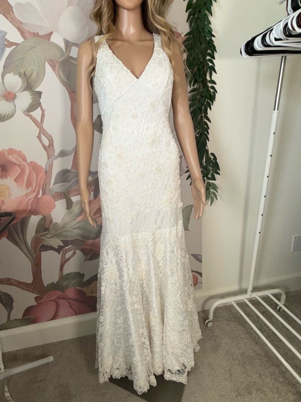 Stunning Beaded Sue Wong Nocturne Lace Wedding Dress - Size 4 - Picture 14 of 15